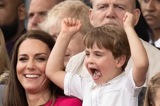 Затмить Кейт Мосс в 4 года: Принц Луи — снова главная звезда праздника