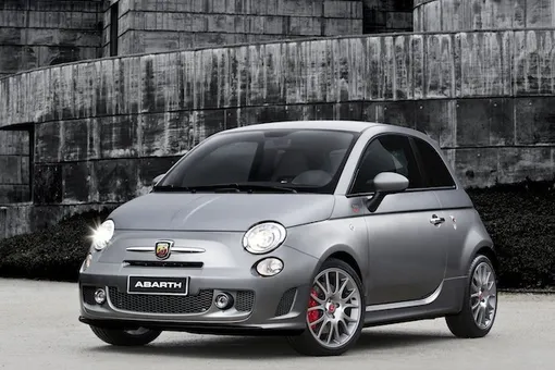 Первый автомобиль Abarth x TAG Heuer Первый автомобиль Abarth x TAG Heuer