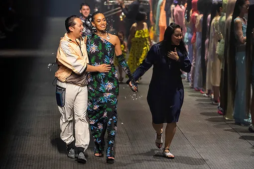 Умберто Леон, Кэрол Лим и Соланж Умберто Леон, Кэрол Лим и Соланж