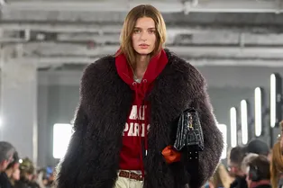 Найдено самое практичное комбо с шубой, которое спасет в мороз