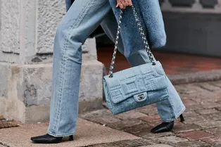 Как и с чем носить прямые джинсы до пят: 6 идей от звезд стритстайла