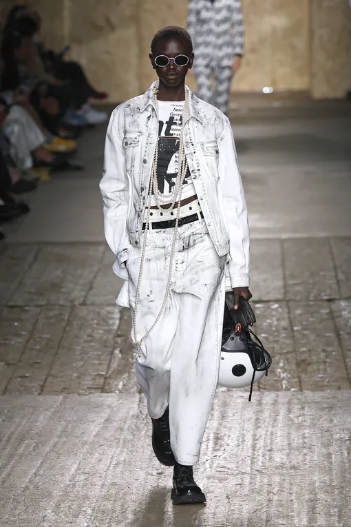 Moschino весна-лето 2025