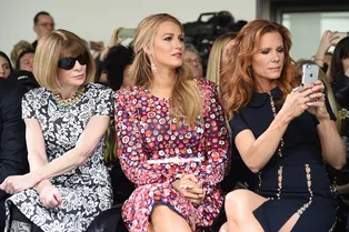 Первый ряд: Анна Винтур, Блейк и Робин Лайвли на шоу Michael Kors Collection Первый ряд: Анна Винтур, Блейк и Робин Лайвли на шоу Michael Kors Collection
