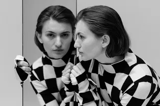 «Две трети жизни я провела с ощущением, будто вся я — в кавычках и вовсе не являюсь тем, кем кажусь»