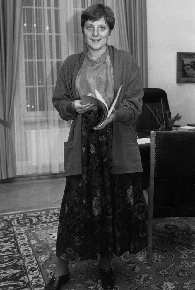 Ангела Меркель, 1990