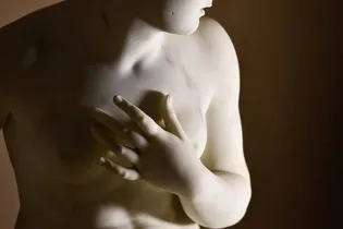 «Заболеваемость с каждым днем растет, а вот смертность — снижается»: онколог-маммолог о том, как обнаружить рак груди на ранних стадиях