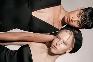 Платья с корсетной шнуровкой, «голые» костюмы и минималистичные будничные наряды Subterranei