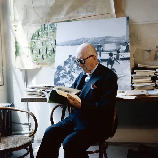 Французский архитектор и художник Ле Корбюзье в своей мастерской, Франция, 1960-е