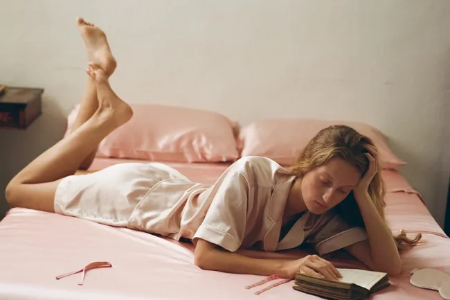 6 красивых пижам, чтобы чувствовать себя роскошно даже дома