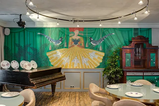 Алена Ахмадуллина стала дизайнером интерьера ресторана в Санкт-Петербурге Алена Ахмадуллина стала дизайнером интерьера ресторана в Санкт-Петербурге