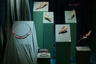 В ГИМ открылась выставка ювелирной коллекции из собрания Особой кладовой