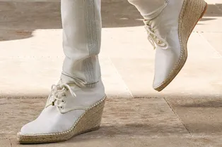 Эспадрильи снова в тренде — и выглядят они не так, как мы привыкли Эспадрильи снова в тренде — и выглядят они не так, как мы привыкли