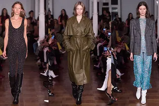 Спортивный хиджаб и мужское свадебное платье на шоу Alexander Arutyunov Спортивный хиджаб и мужское свадебное платье на шоу Alexander Arutyunov