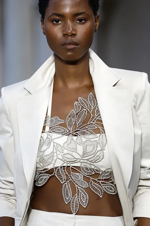 Alberta Ferretti весна-лето 2025 Alberta Ferretti весна-лето 2025