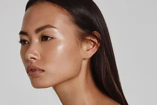 Враг гиперпигментации: как работает транексамовая кислота в уходе за кожей