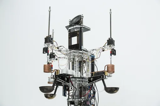 Фрагмент мультимедийной инсталляции «Гость», ::vtol::., 2019 Фрагмент мультимедийной инсталляции «Гость», ::vtol::., 2019