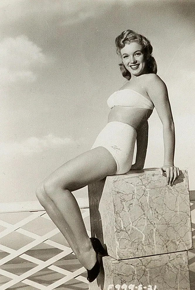 Мэрилин Монро в пин-ап-фотосессии, 1947 год