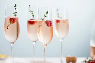 Веселые пузырьки: 3 рецепта коктейлей с игристым