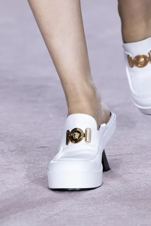 Versace весна-лето 2022