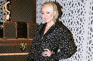 Яна Рудковская, Полина Киценко и Виктория Шелягова на коктейле Louis Vuitton