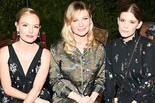 Кирстен Данст, Кейт Босворт и Алекса Чанг на показе Erdem x H&M