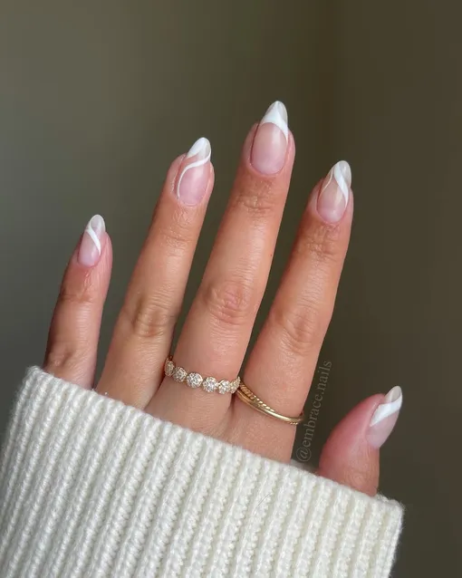 @embrace.nails