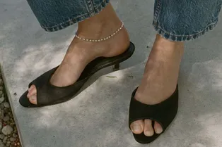 Какую обувь купить на лето-2026: 40 предложений от российских и зарубежных брендов