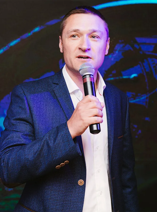 Максим Андрианов