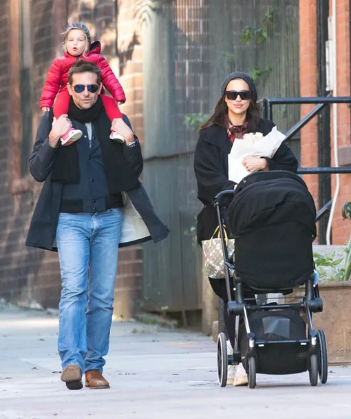 Брэдли Купер и Ирина Шейк с дочерью Леей Брэдли Купер и Ирина Шейк с дочерью Леей