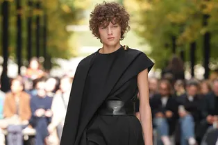 Эта трендовая вещь придет на смену кейпам в 2026 году