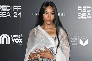 Наоми Кэмпбелл в платье восточной принцессы на кинофестивале в Саудовской Аравии