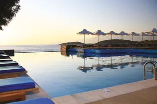 Залив Мирабелло — тихая гавань для тех, кто устал от туристического Крита