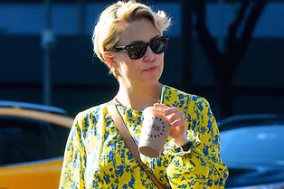 Беременная Кейт Хадсон в платье-бохо на прогулке в Нью-Йорке Беременная Кейт Хадсон в платье-бохо на прогулке в Нью-Йорке