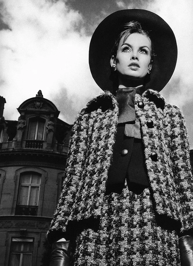 Джин Шримптон в костюме из коллекции «Mexico» CHRISTIAN DIOR осень-зима 1965 Джин Шримптон в костюме из коллекции «Mexico» CHRISTIAN DIOR осень-зима 1965