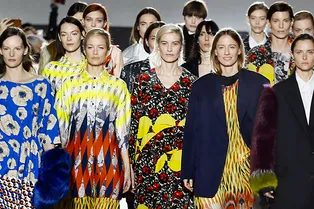 Все супермодели от Амбер Валлетты до Саши Пивоваровой на одном подиуме Все супермодели от Амбер Валлетты до Саши Пивоваровой на одном подиуме