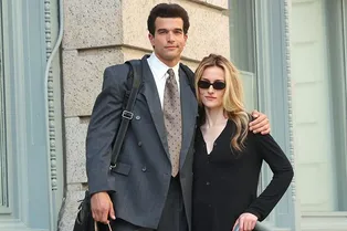 Минимализм 90-х, Нью-Йорк и Calvin Klein: стиль Кэролин Бессетт-Кеннеди в «Американской истории любви»