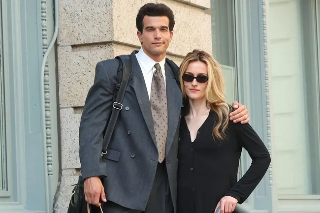 Минимализм 90-х, Нью-Йорк и Calvin Klein: стиль Кэролин Бессетт-Кеннеди в «Американской истории любви»