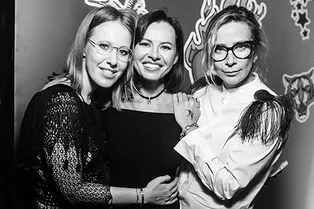 Даша Веледеева, Оксана Лаврентьева и Ксения Собчак на благотворительной вечеринке