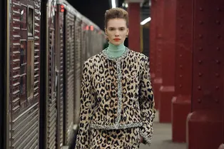 Это весной вам нужна яркая водолазка — и вот почему