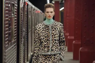 Это весной вам нужна яркая водолазка — и вот почему