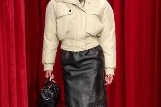 Какая верхняя одежда подойдет к юбке-карандаш