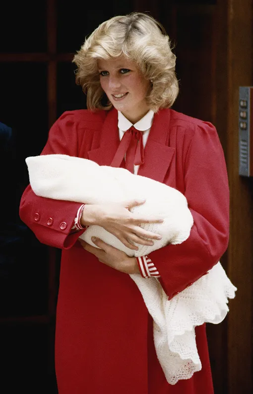 Принцесса Диана с новорожденным принцем Гарри, 16 сентября 1984 года