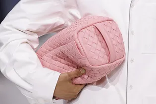 Выбор дизайнеров: какую сумку купить прямо сейчас