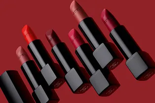 Жидкая помада-пудра, компактный крем для лица и другие бьюти-новинки