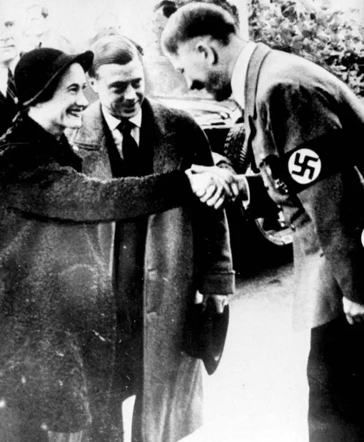 Эдуард VIII и Уоллис Симпсон с Адольфом Гитлером