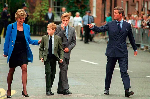 Принцесса Диана и принц Чарльз с детьми Уильямом и Гарри