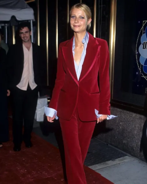 Гвинет Пэлтроу в костюме Versace на MTV Video Music Awards, 1996 Гвинет Пэлтроу в костюме Versace на MTV Video Music Awards, 1996