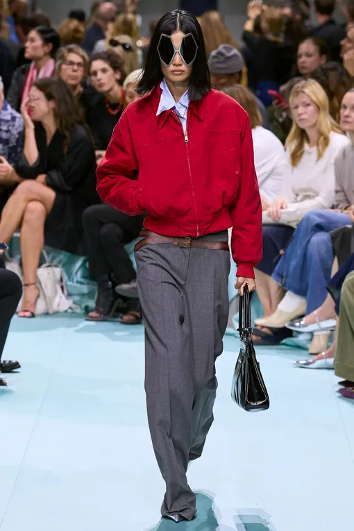 Prada весна-лето 2025