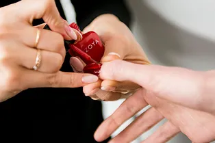 Как замаскировать сломанный ноготь Как замаскировать сломанный ноготь