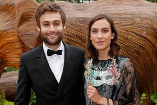 Алекса Чанг в кружевах Prada на Animal Ball в Лондоне